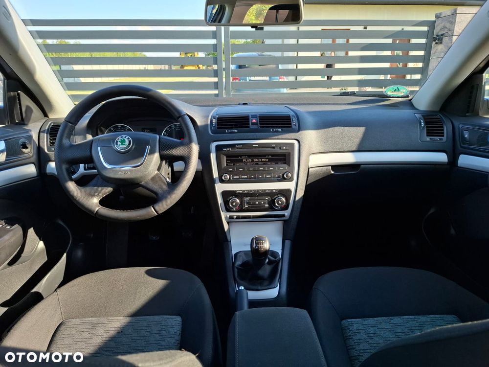 Skoda Octavia 1.6 Combi Style - 9
