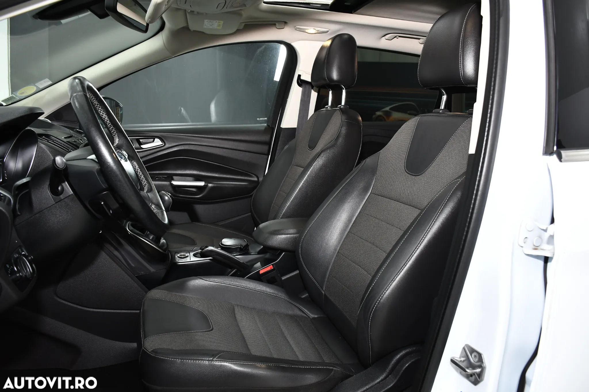 Ford Kuga 2.0 TDCi 2WD ST-Line - 16
