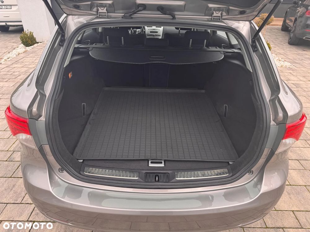 Toyota Avensis 1.8 Style MS - 8