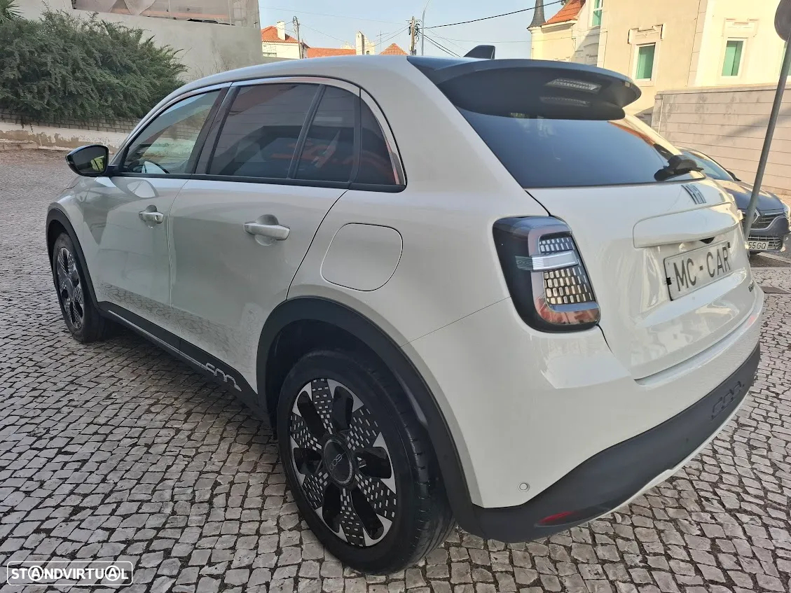 Fiat 600 HYBRID 125 Anos Edition - 4