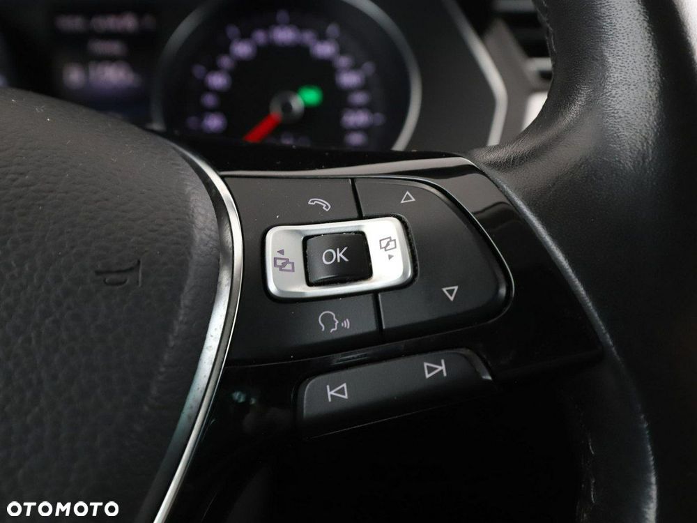 Volkswagen Passat - 29