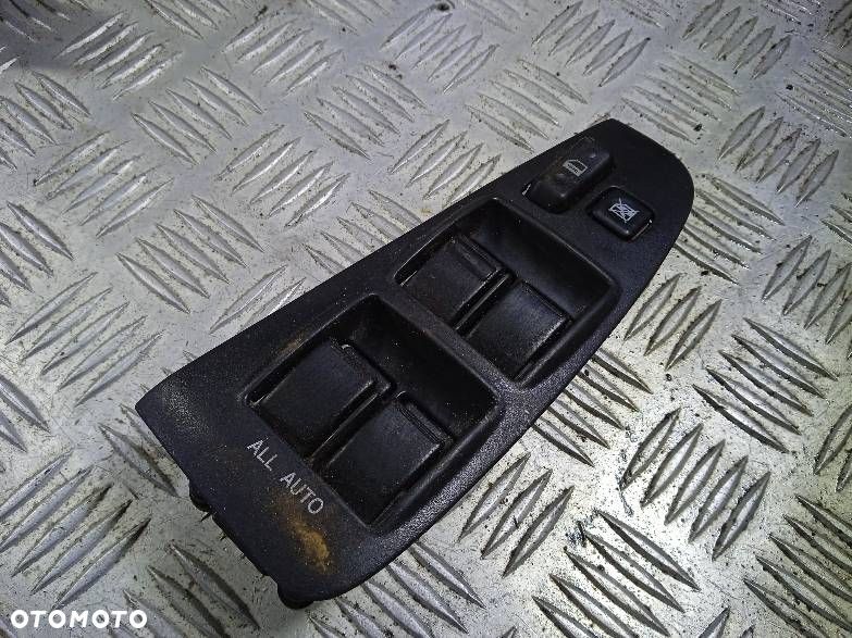 PRZEŁĄCZNIK SZYBY TOYOTA AVENSIS T25 - 1