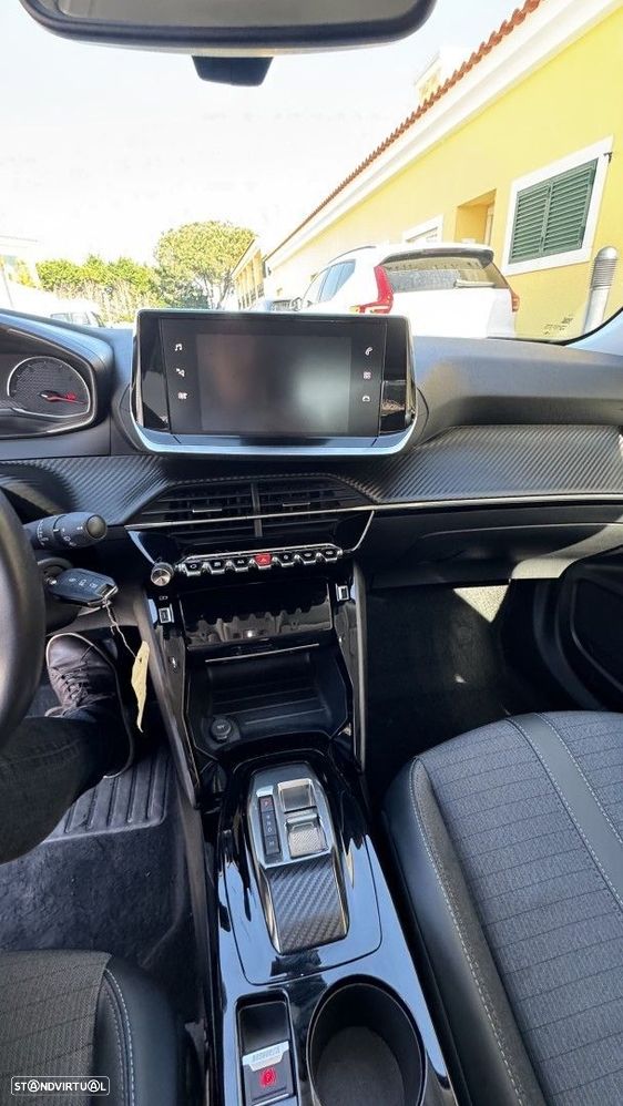 Peugeot 2008 1.2 PureTech Allure Pack EAT8 - 17