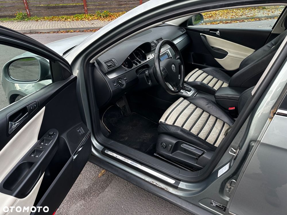 Volkswagen Passat Variant 3.2 V6 FSI 4Mot Highline DSG - 22