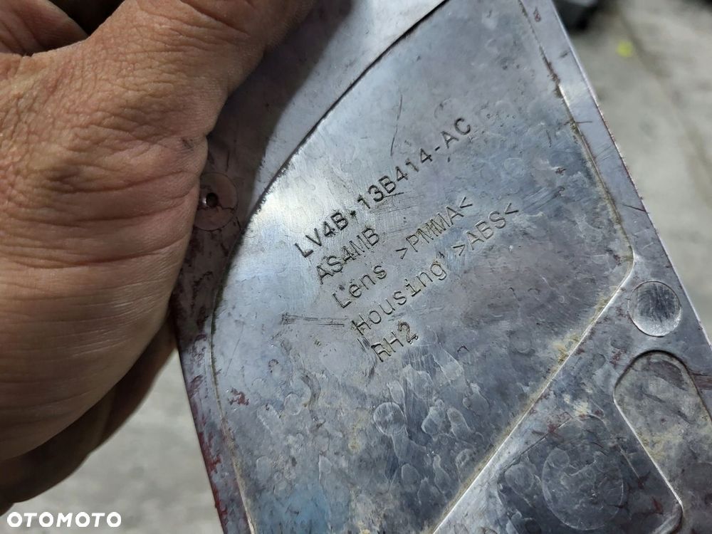 KR ODBLASK PRAWY TYŁ FORD KUGA 20- LV4B-13B414 - 3