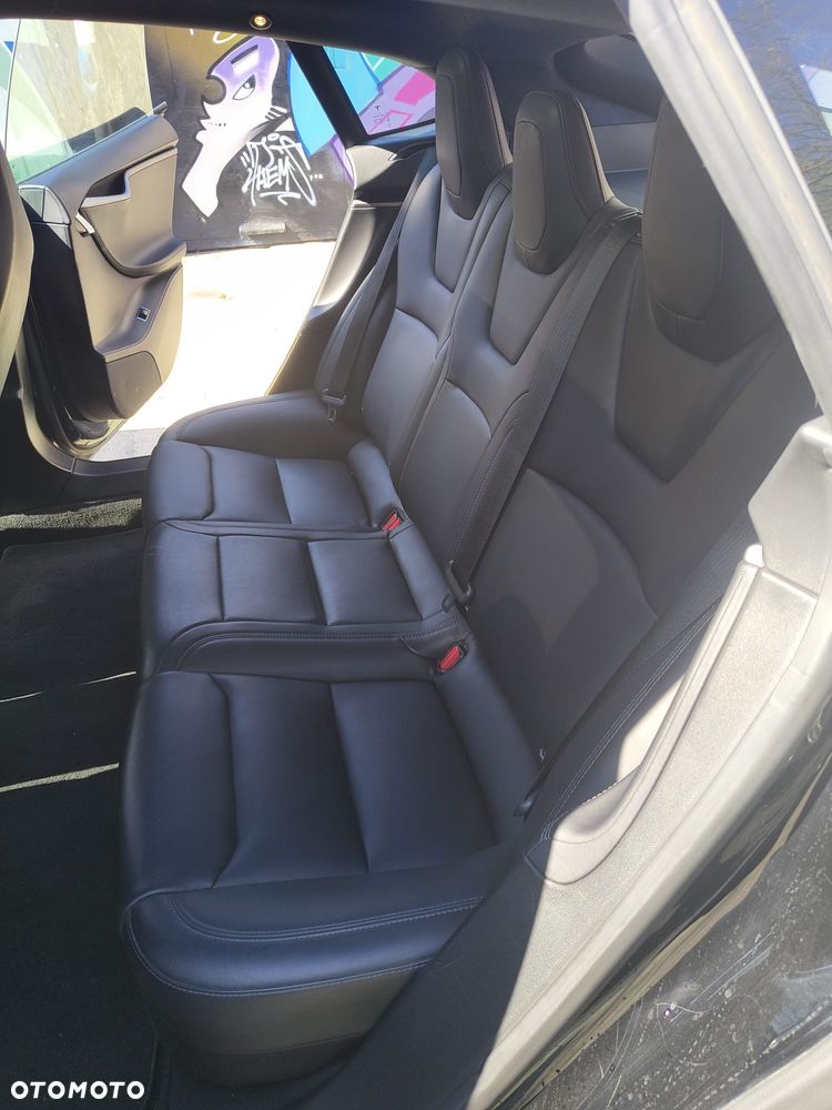 Tesla Model S - 13