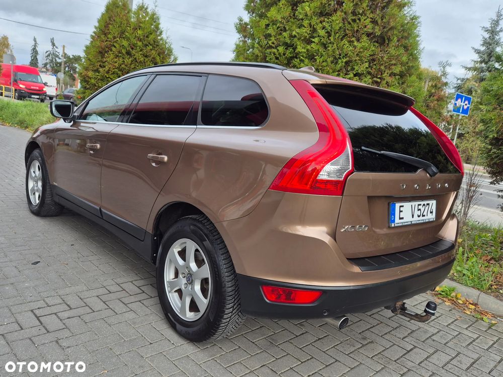 Volvo XC 60 2.4D AWD Momentum - 9