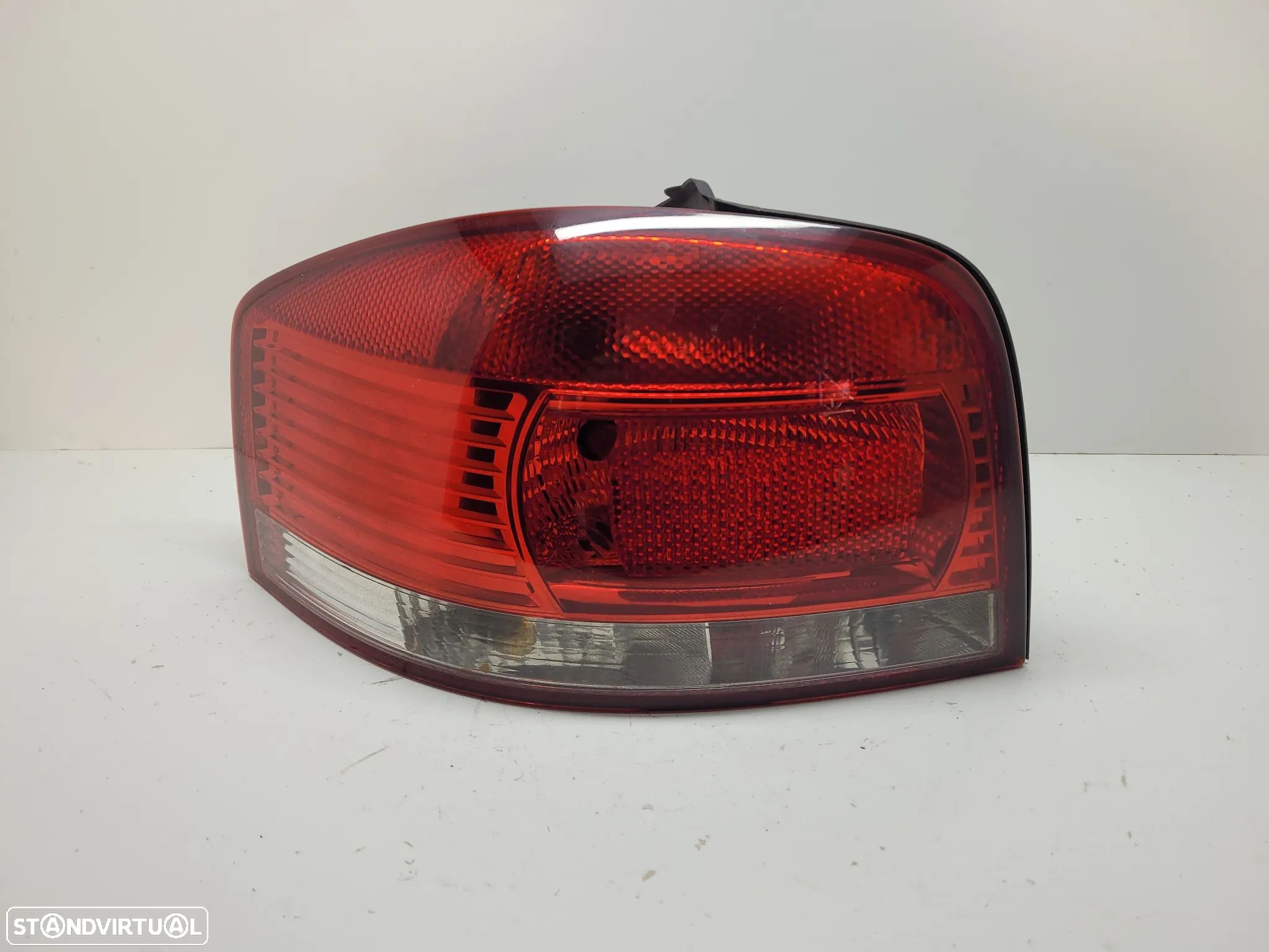 Farolim esquerdo AUDI A3 8P 3 Portas REF: 8P0945095 (2003-08) - 1