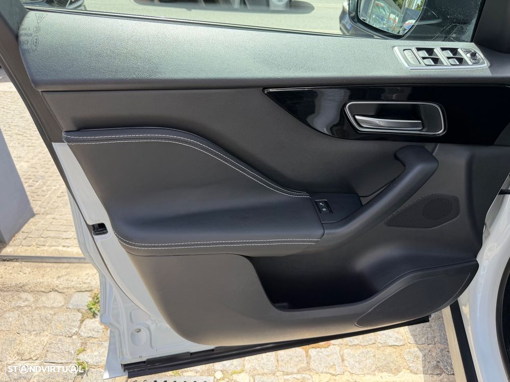 Jaguar F-Pace 20d Aut. R-Sport - 24