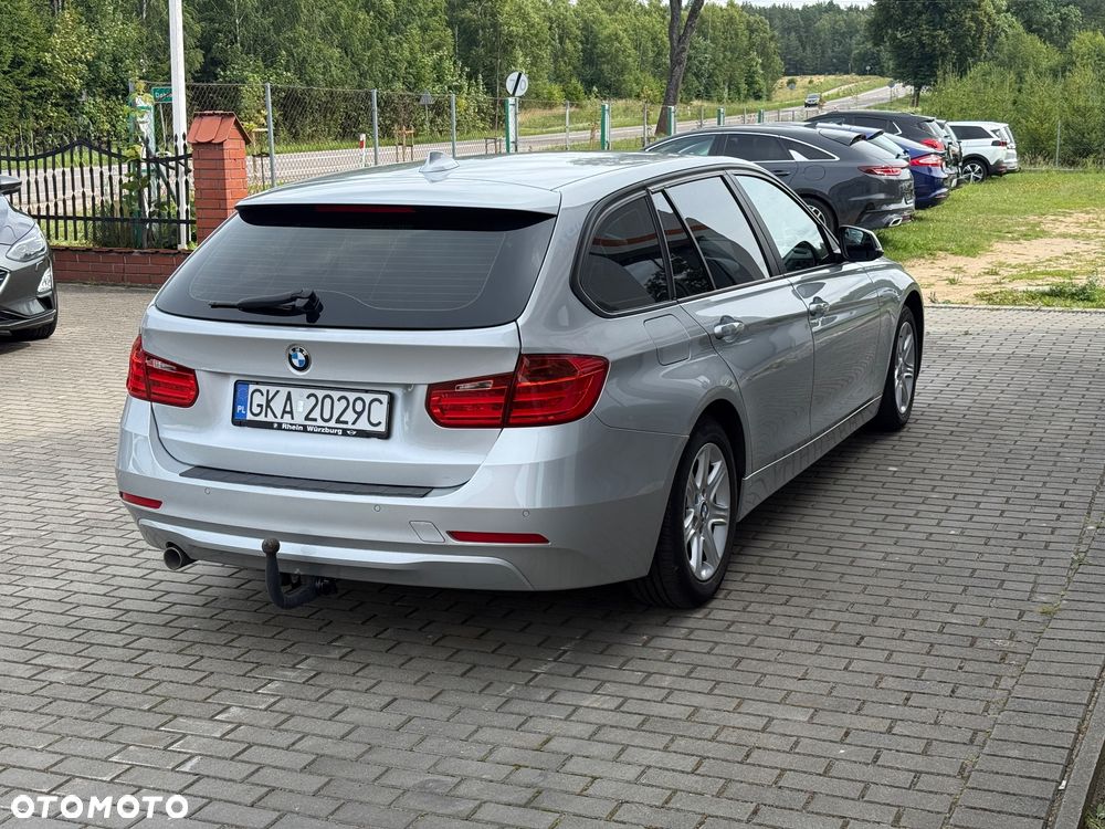 BMW Seria 3 318d Sport Line - 10