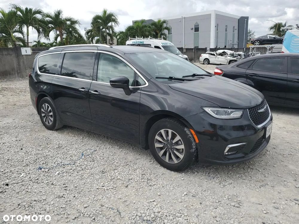 Chrysler Pacifica - 1