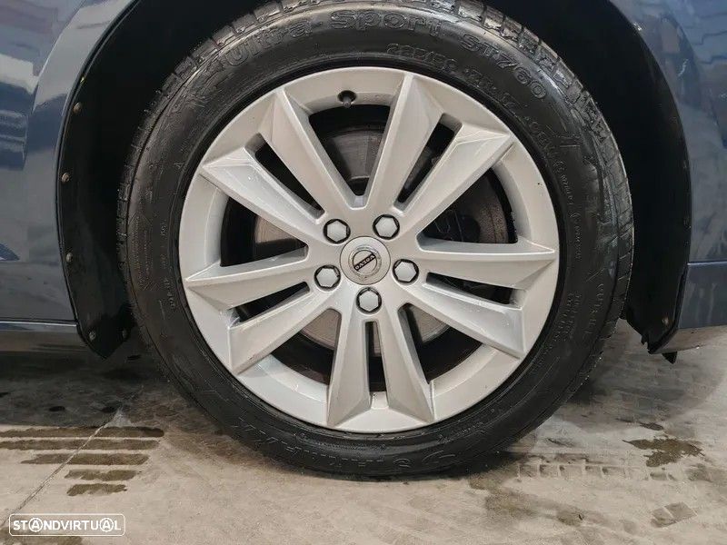 Volvo V60 2.0 B4 Momentum Geartronic - 22