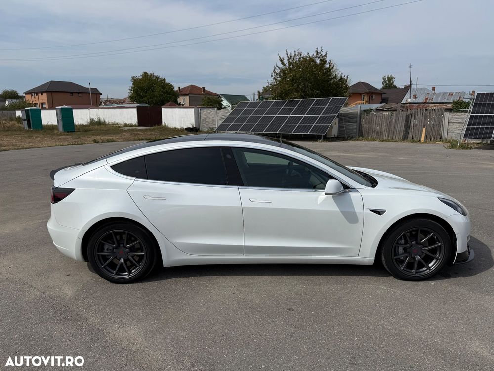 Tesla Model 3 - 4