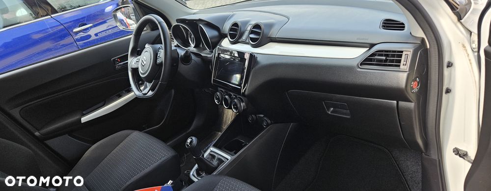 Suzuki Swift 1.2 Premium Plus - 38