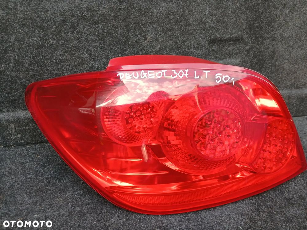 Peugeot 307 HB Lift lampa tylna  lewa. - 1