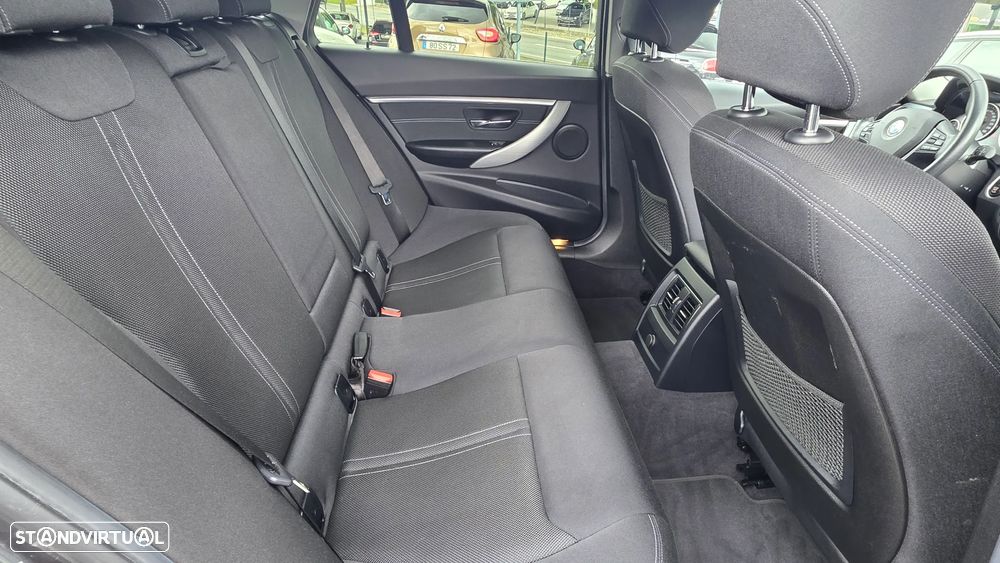 BMW 318 d Line Sport Auto - 37