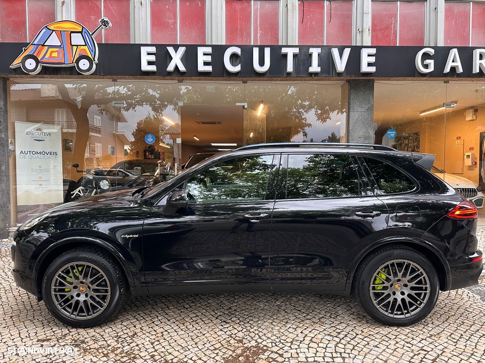 Porsche Cayenne - 4