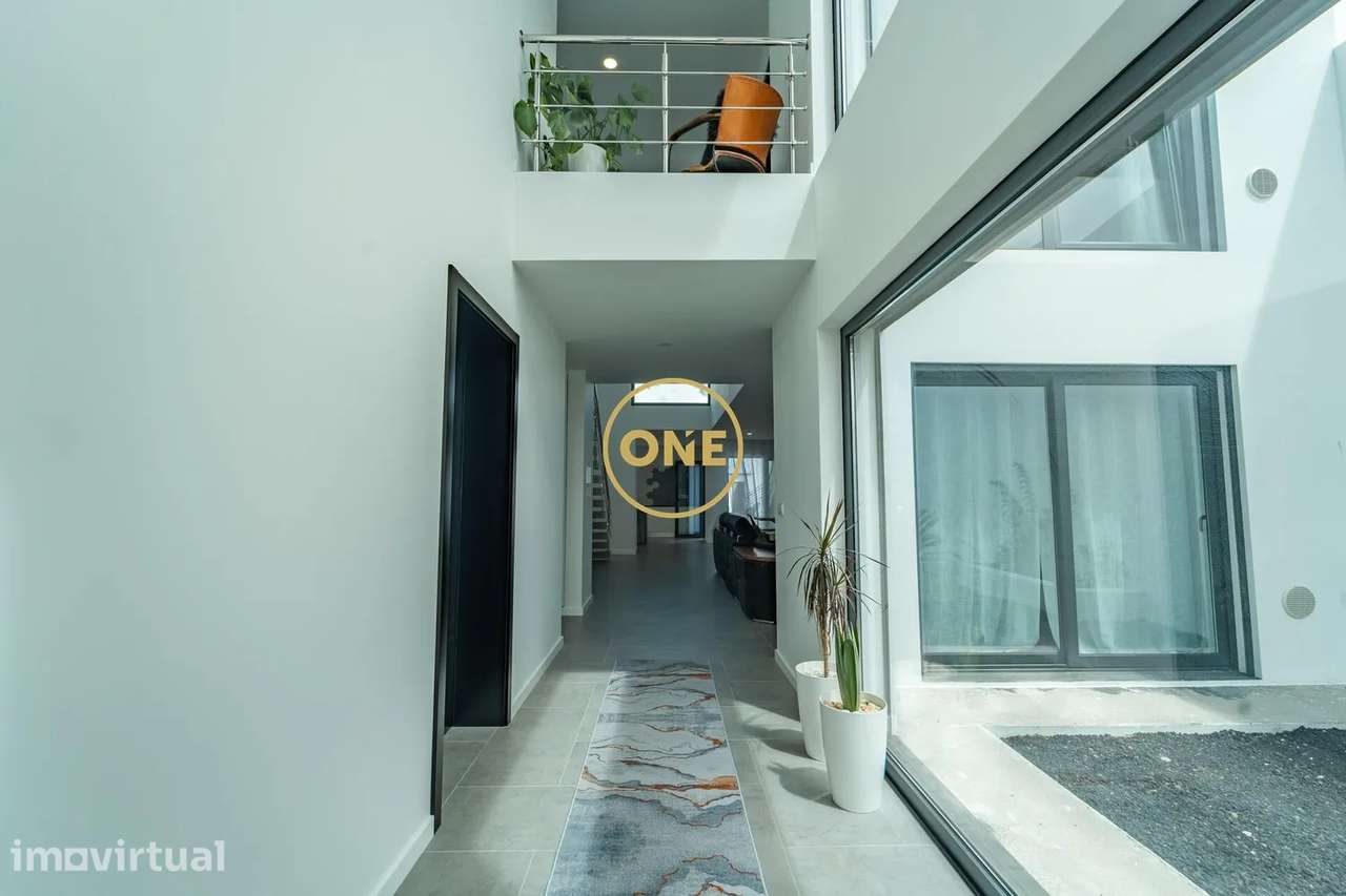 Moradia T2+1 Nova - Piscina, Terraço, Ginásio e Suíte com Closet - Grande imagem: 4/50