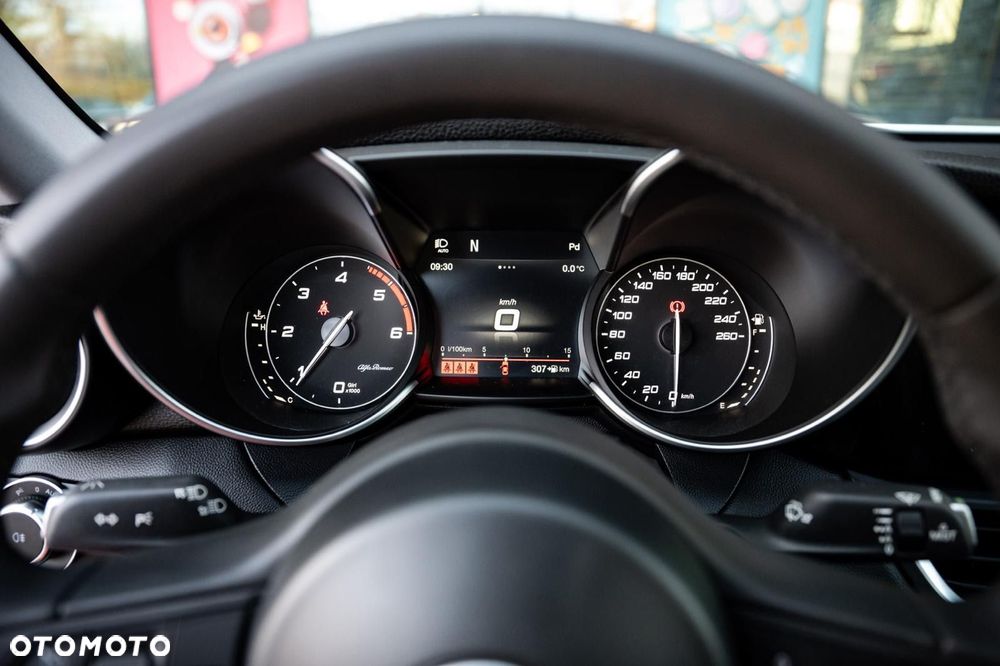 Alfa Romeo Giulia 2.2 - 26