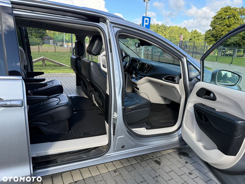 Chrysler Pacifica - 27
