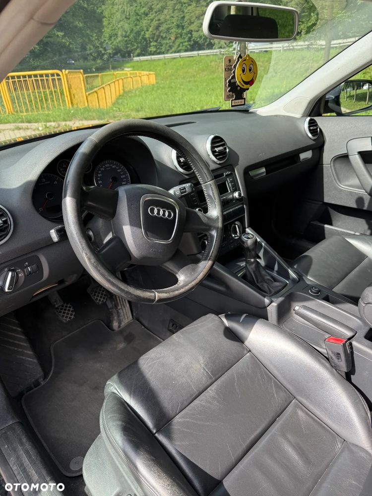Audi A3 Sportback 1.6 TDI DPF Ambiente - 8