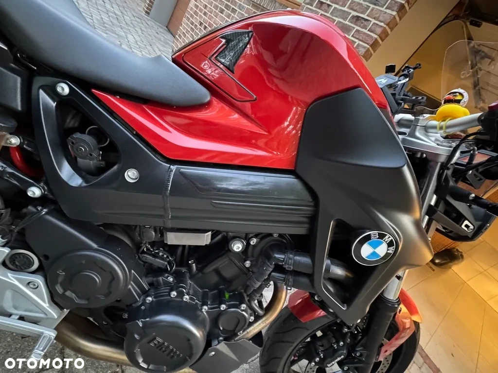 BMW F - 8