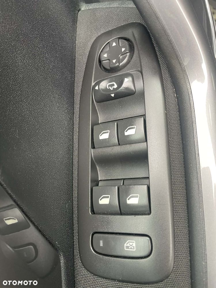 Peugeot 2008 1.2 Pure Tech GPF Style S&S - 29