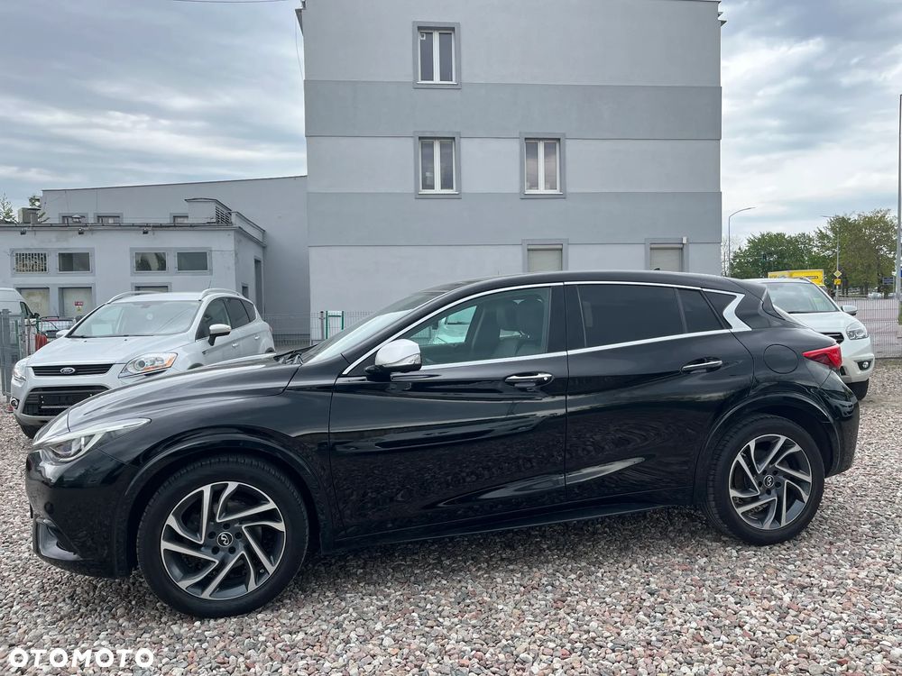 Infiniti Q30 - 9