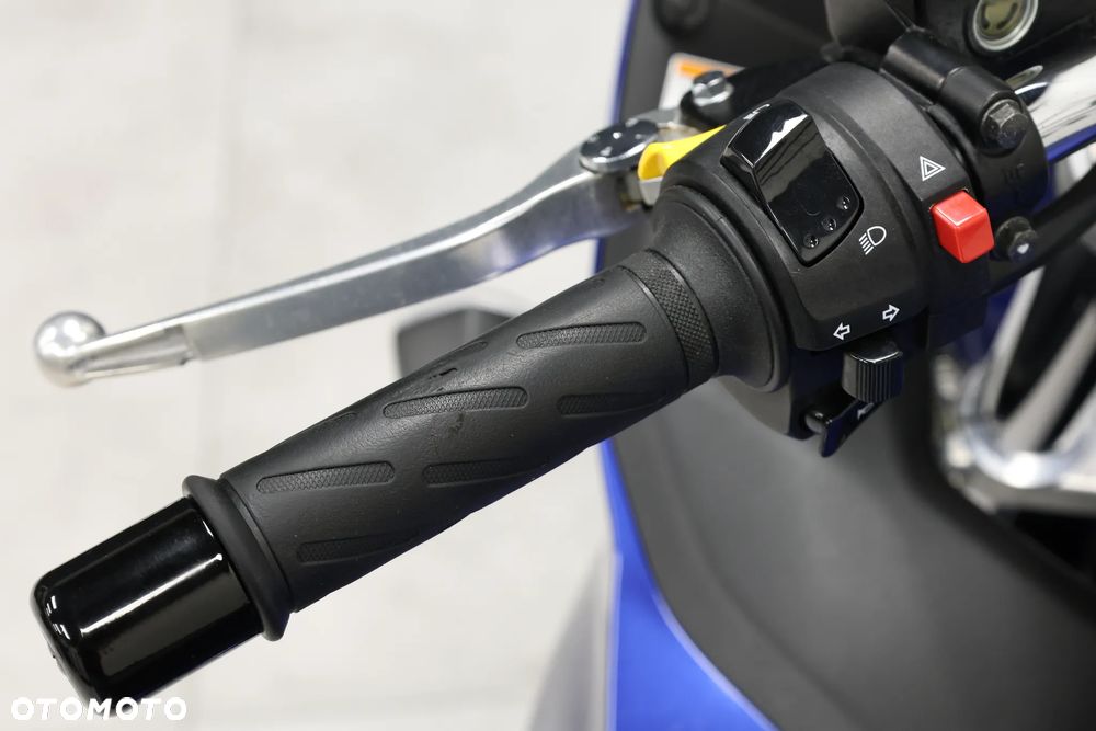 Suzuki GSX - 24