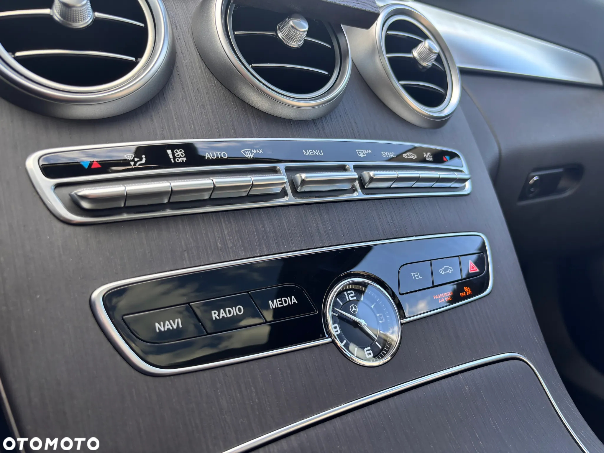 Mercedes-Benz Klasa C 300 T 4Matic 9G-TRONIC AMG Line - 15