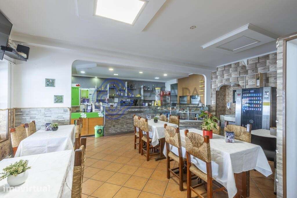 Vende-se espaço comercial com posibilidade de  transformação em habita - Grande imagem: 3/22