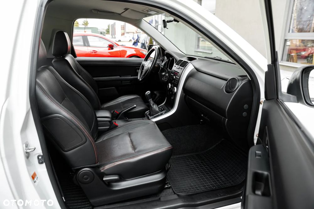 Suzuki Grand Vitara 1.6 Black&White - 18