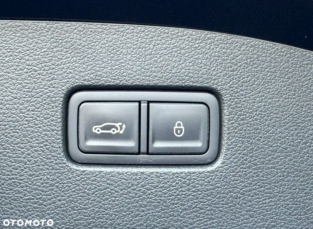 Genesis G70 - 17