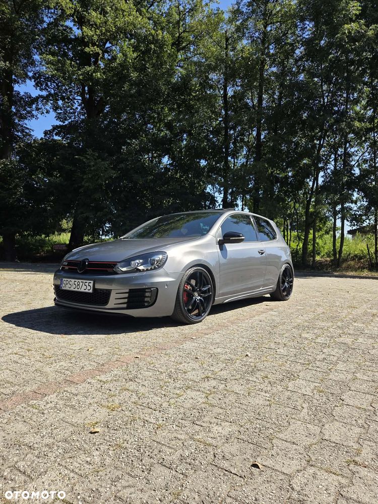 Volkswagen Golf - 1