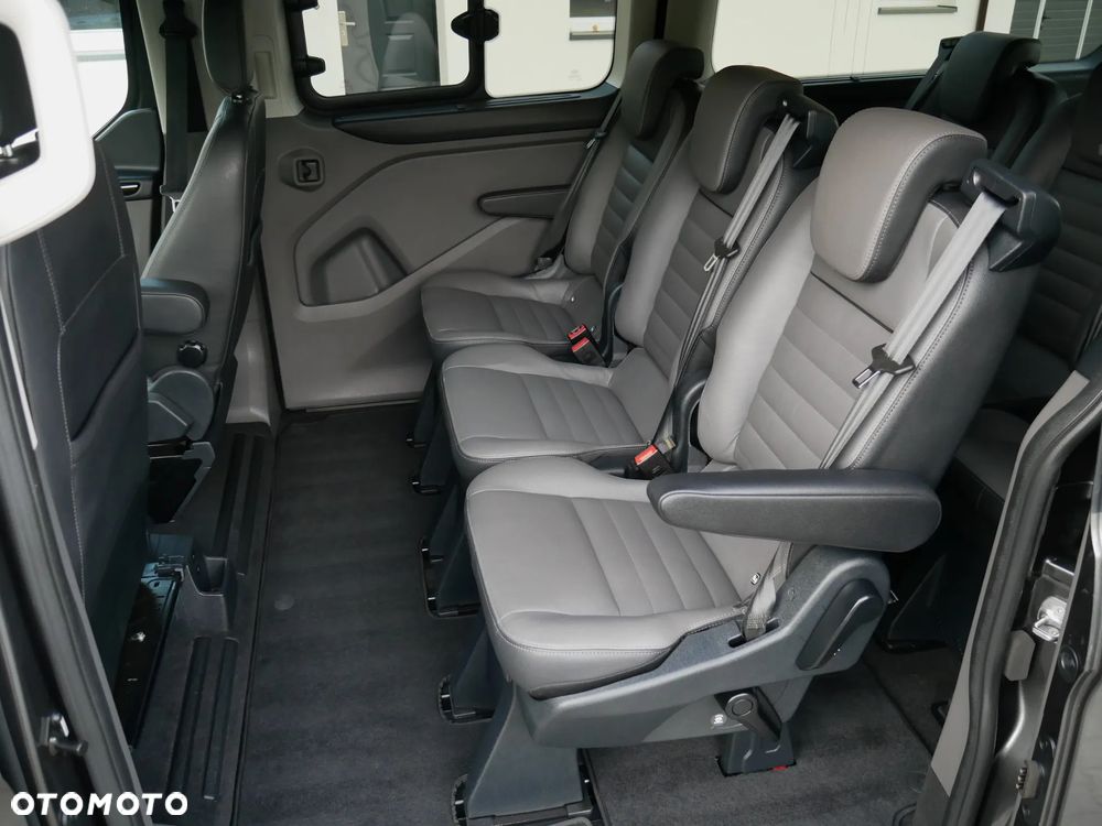 Ford Tourneo Custom 320 L2H1 VA Autm Titanium - 27
