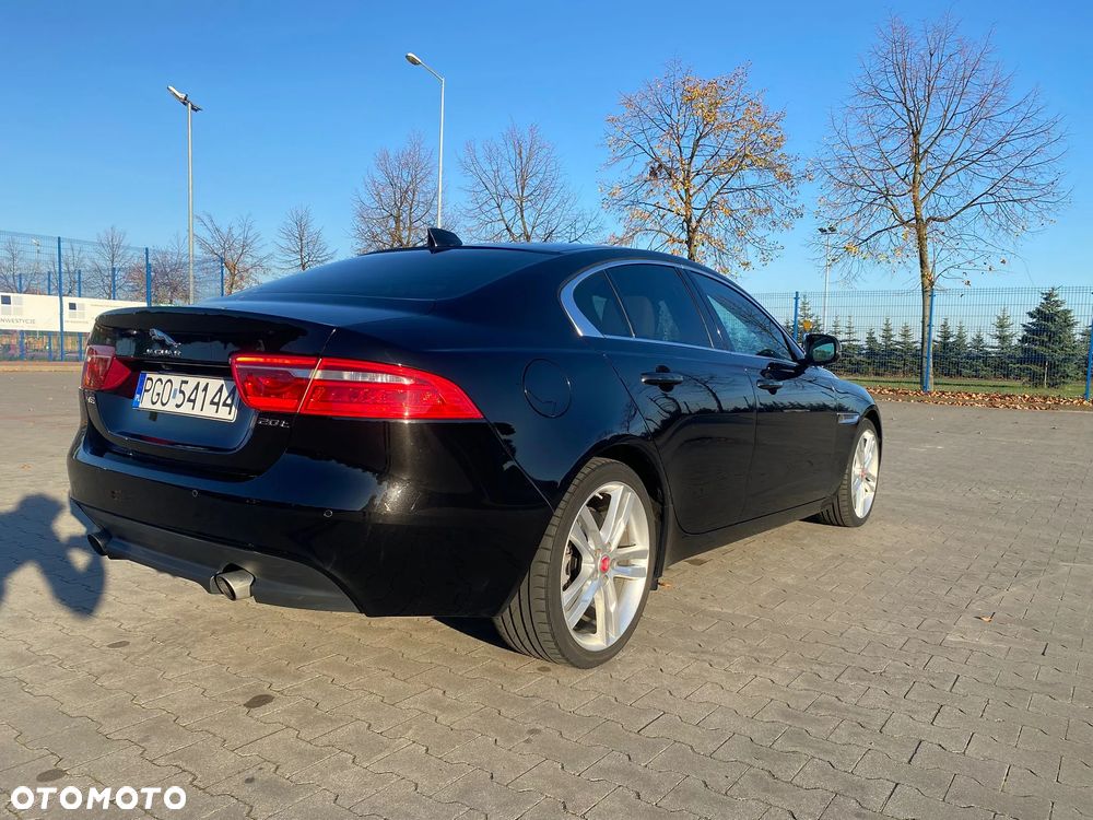 Jaguar XE 2.0 T Prestige - 7