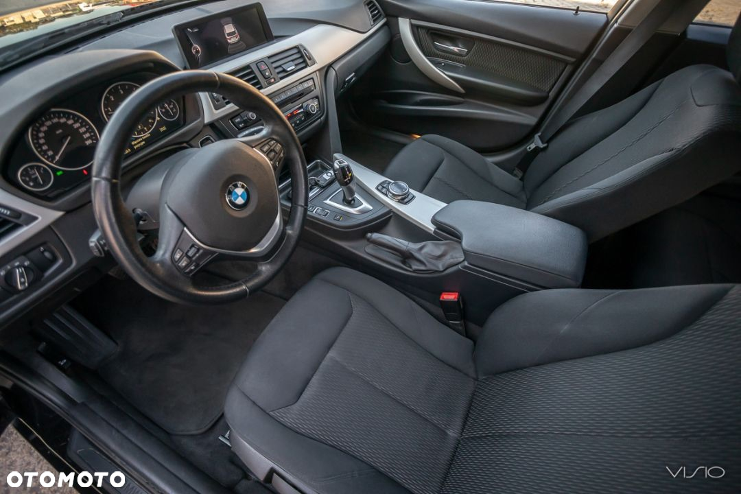 BMW Seria 3 318d DPF Touring Edition Sport - 18