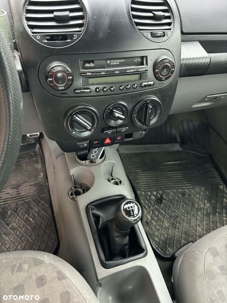 Volkswagen New Beetle - 10