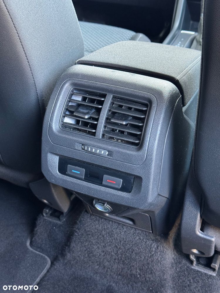 Volkswagen Touran - 25