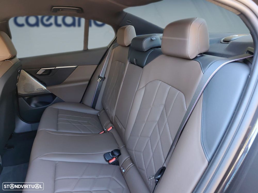 BMW i5 eDrive40 Pack Desportivo M Pro — fotografia 14
