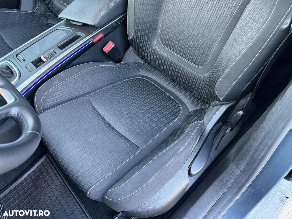 Renault Megane Grandtour TCe 140 GPF INTENS - 33