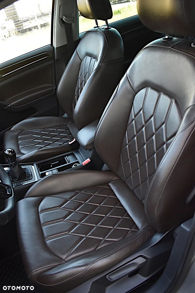 Volkswagen Golf - 6