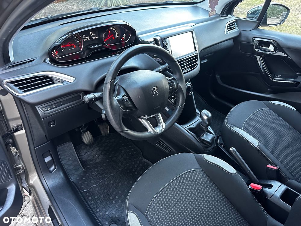 Peugeot 208 PureTech 82 Urban Move - 19