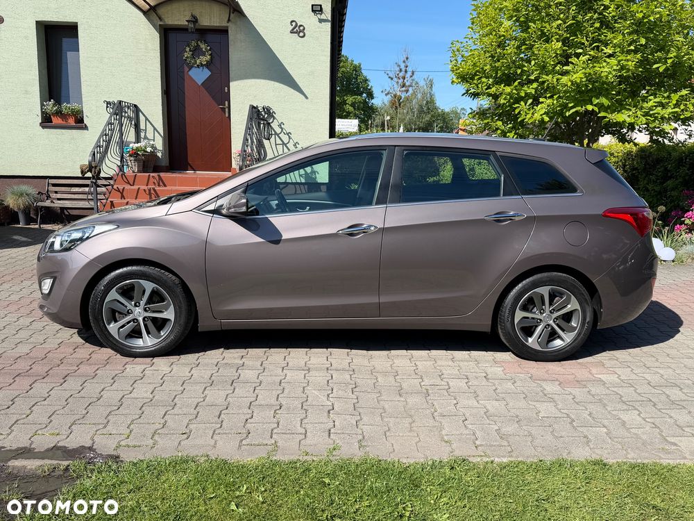 Hyundai i30 blue Kombi 1.4 YES Gold - 2