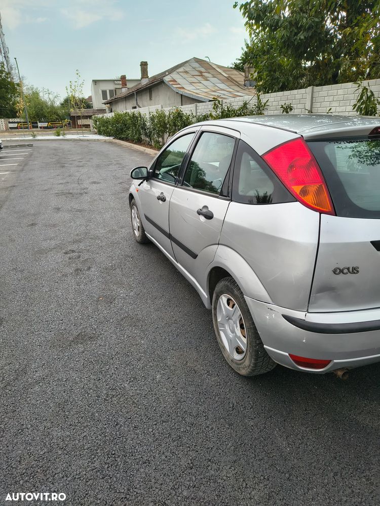 Ford Focus 1.6i 16V - 11
