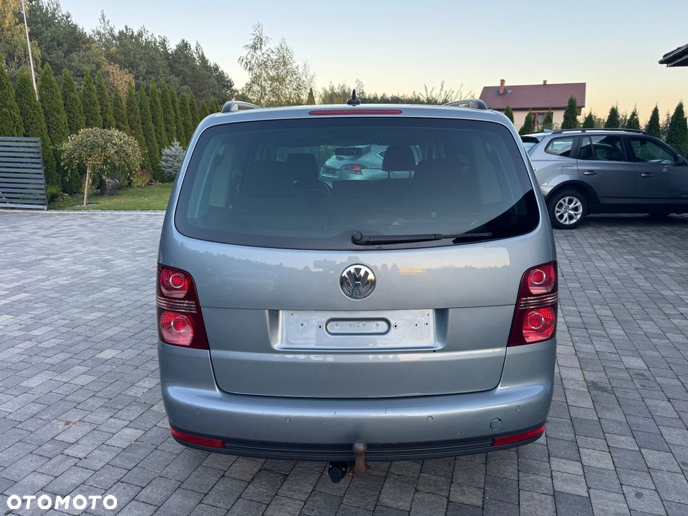 Volkswagen Touran 2009 photo 5