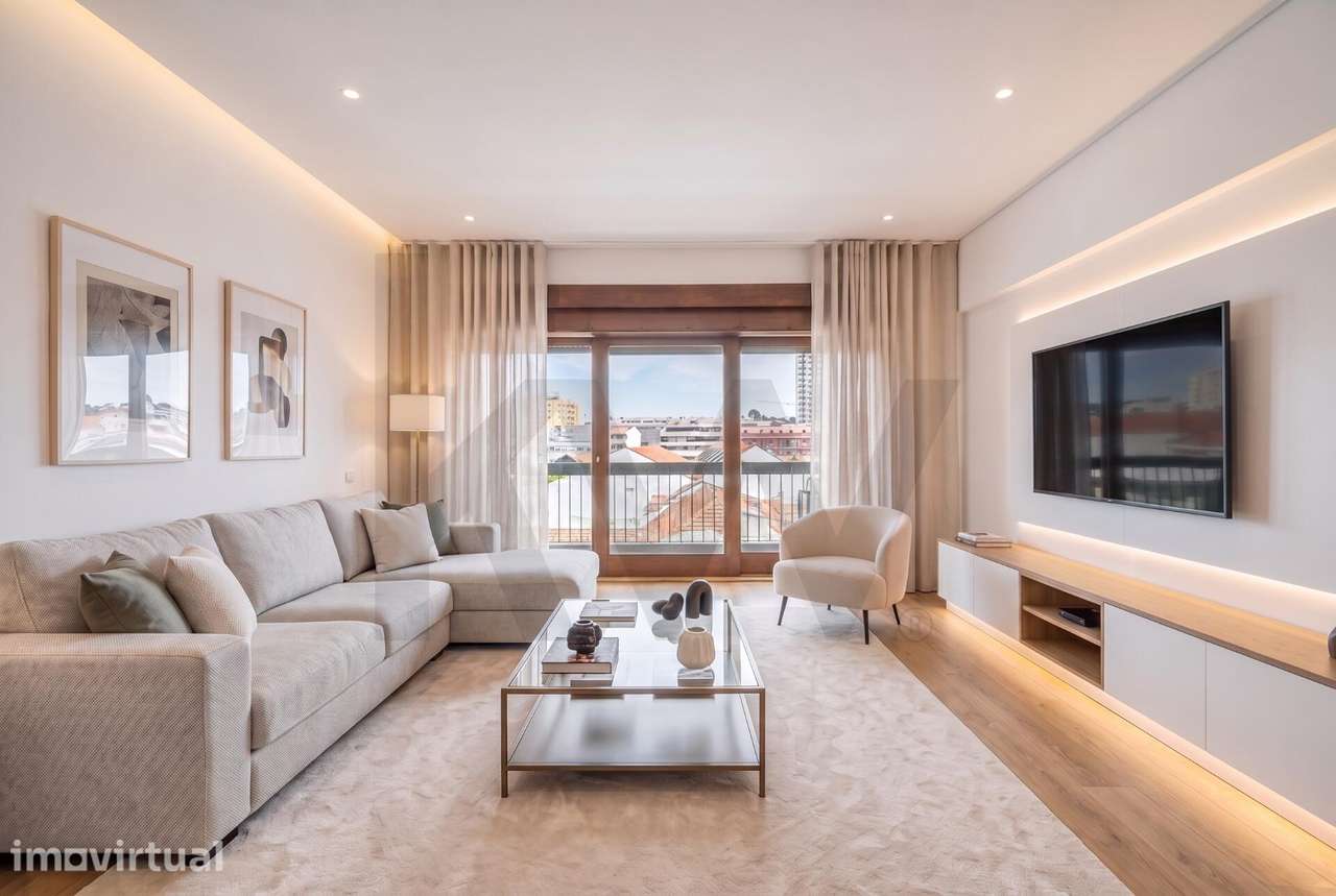 Apartamento T2 com varanda e potencial  para T3 - R. Dom João IV - B - Grande imagem: 4/34