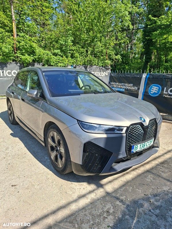 BMW iX xDrive40 - 2