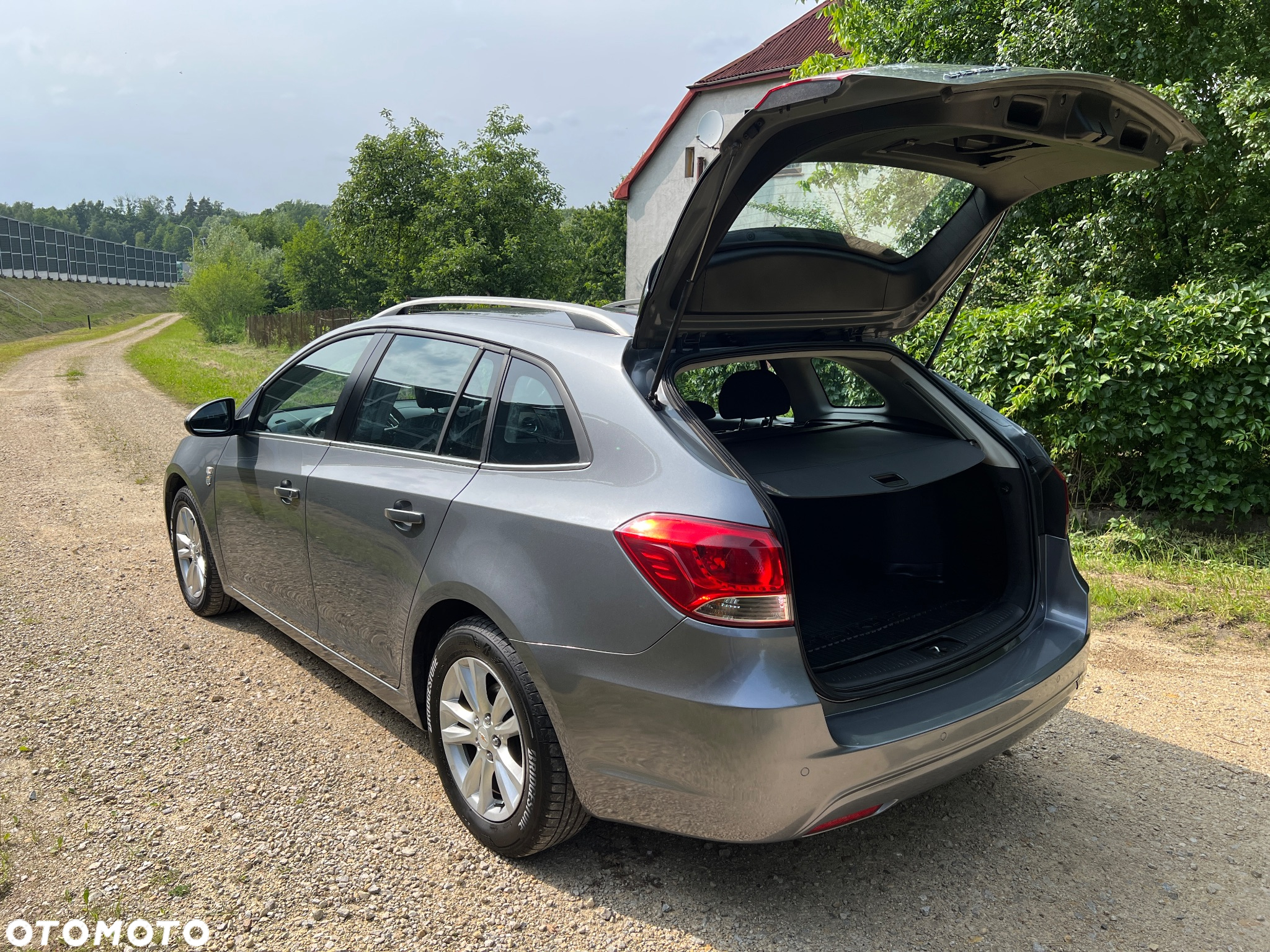 Chevrolet Cruze 1.6 LS - 22