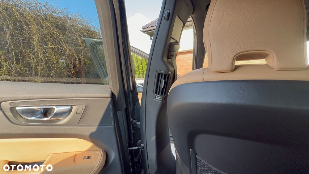 Volvo XC 60 B4 D AWD Inscription - 31